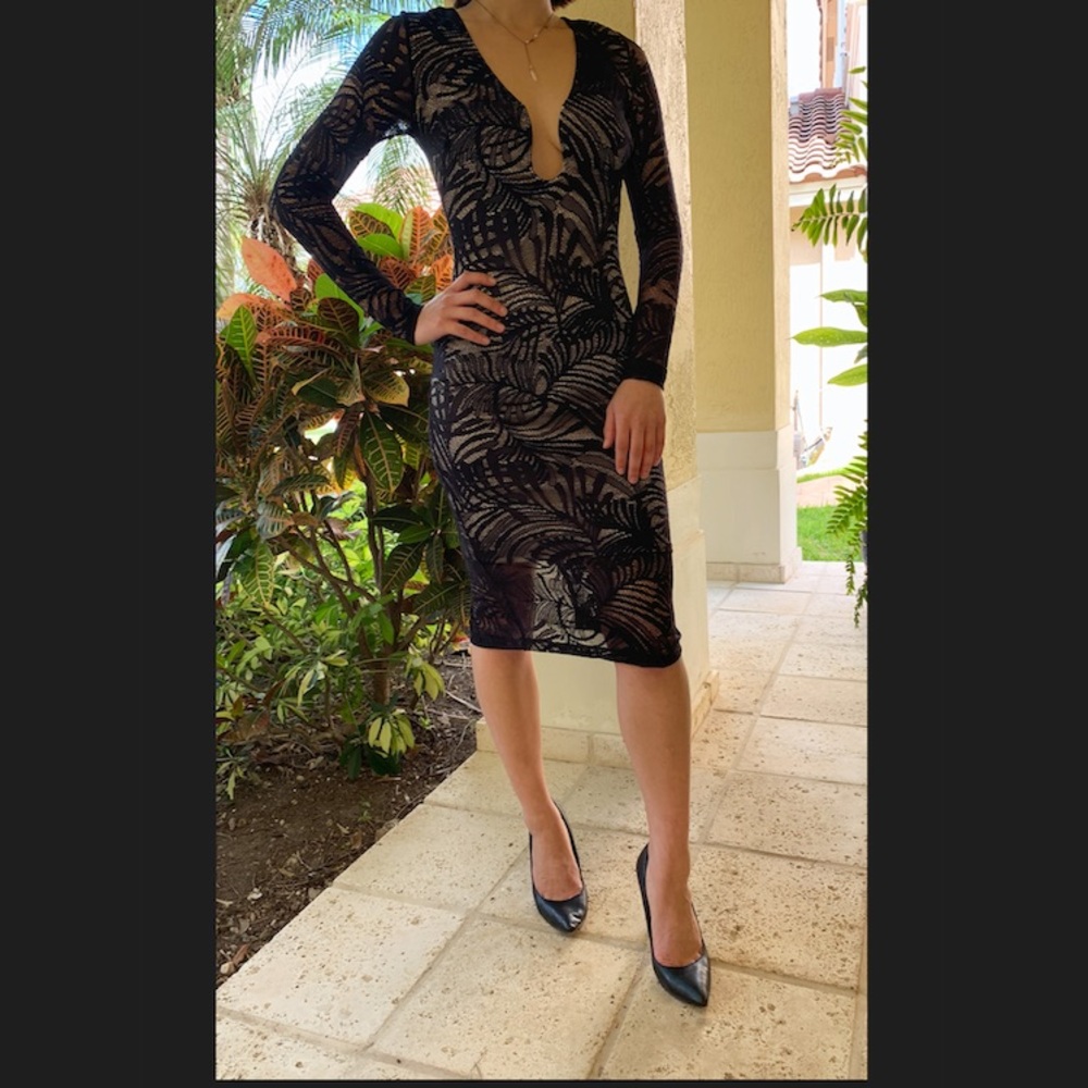 BEBE LACE LONG SLEEVE DRESS